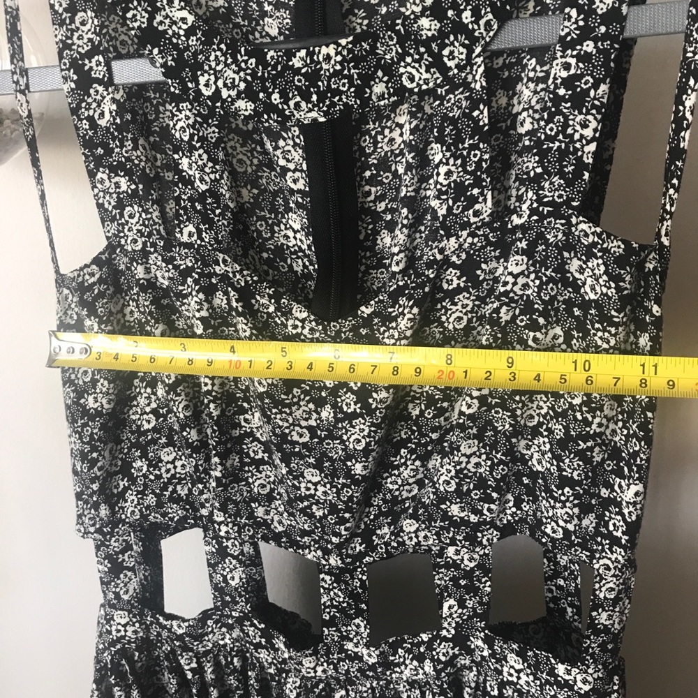 FOREVER 21 // Floral Cutout Skater Dress - Picture 6 of 8